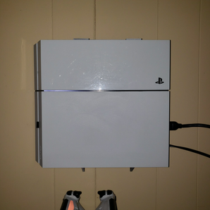 PS4 Seinäkiinnike