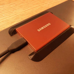 Matalaprofiilinen pidike Samsung T7 SSD:lle