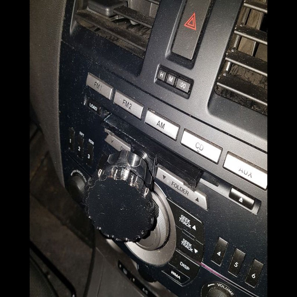 Magneettinen puhelinteline auton CD-paikkaan