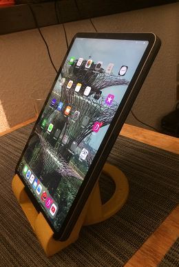 iPad Pro 11' -jalusta pystysuoraan käyttöön