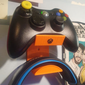 Seinään kiinnitettävä pidike Xbox-ohjaimelle ja -kuulokkeille