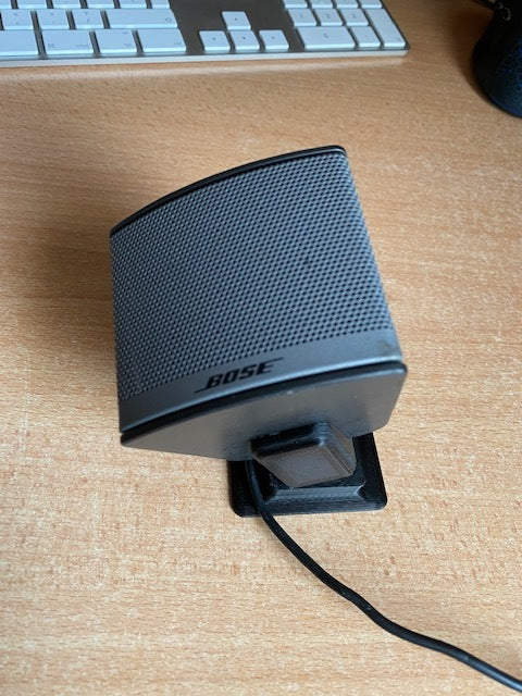 Bose Companion 3 Satelliittikaiuttimen seinäteline