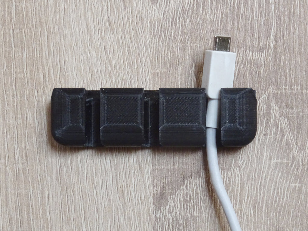 3 × USB-kaapelin pidike kaksipuolisella teipillä kiinnitettäväksi