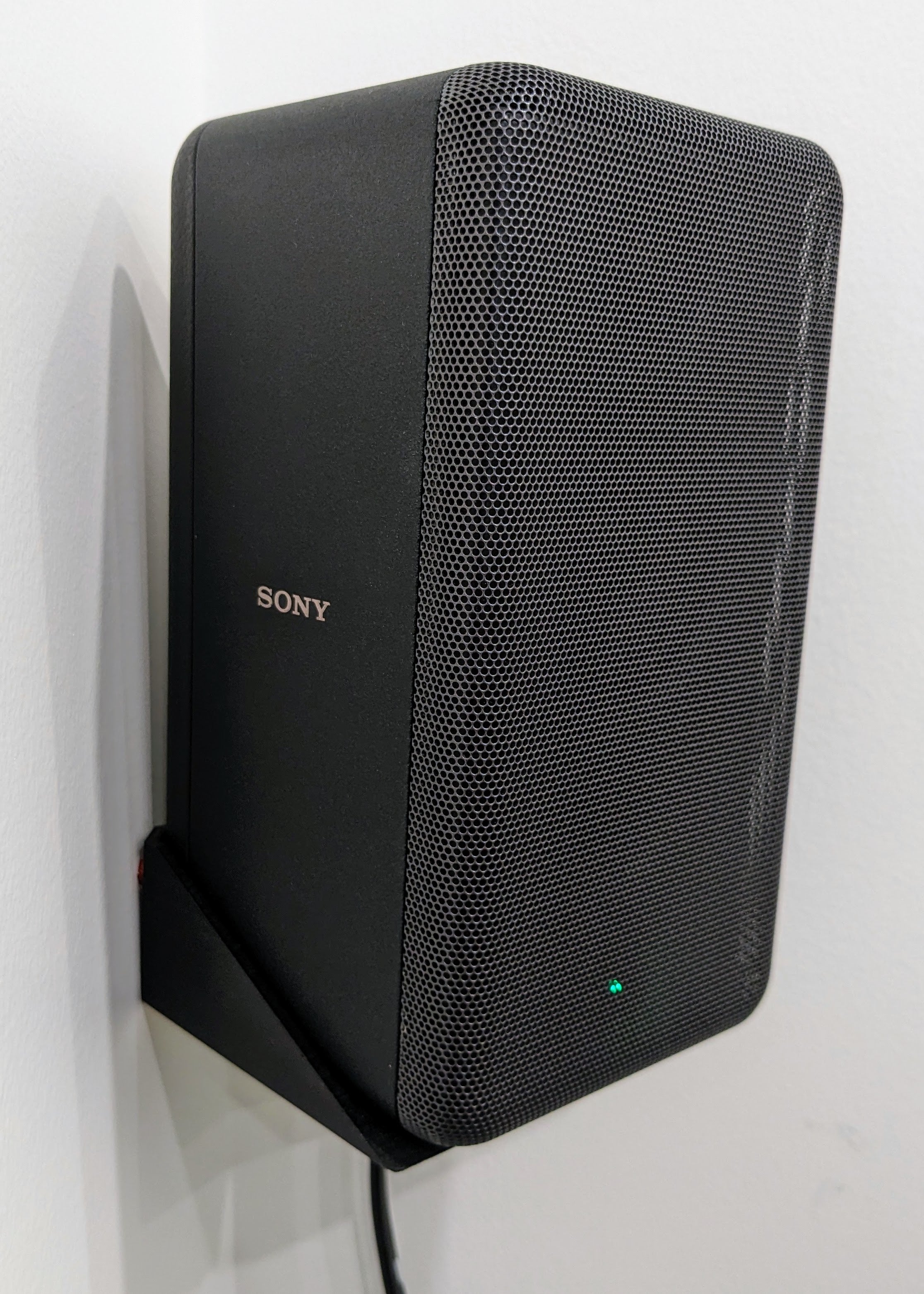 Seinäkiinnike Sony SA-RS3S -takakaiuttimelle – optimaalinen sijoitus kulmiin