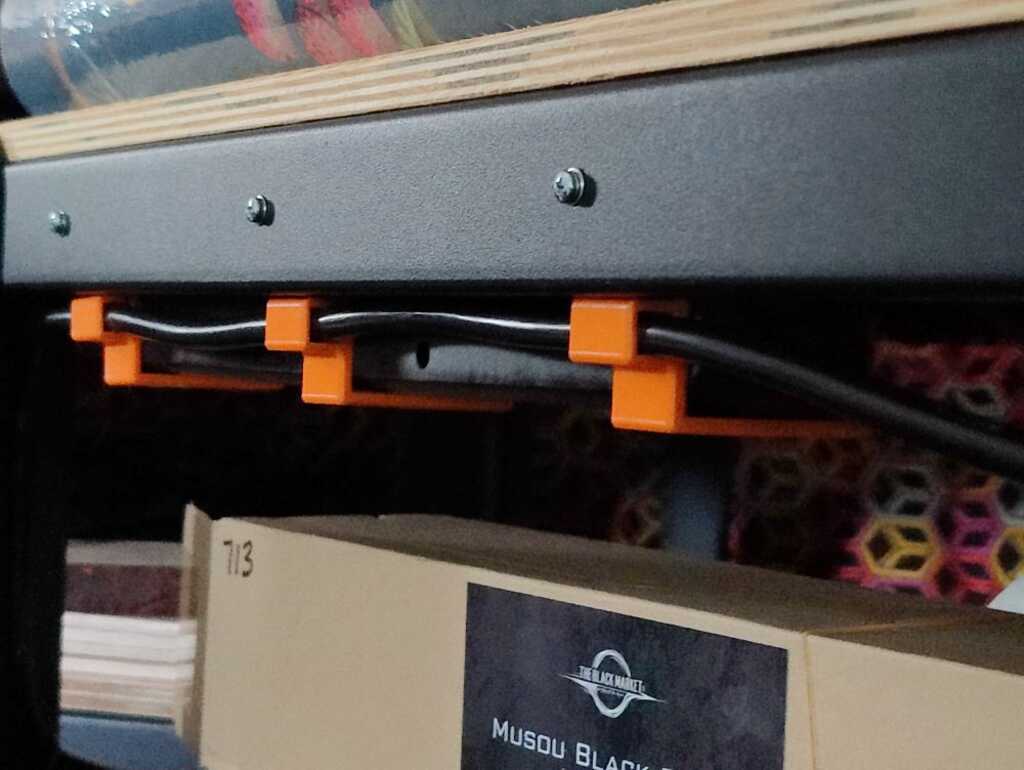 Ikea Bror jatkojohdon kiinnike