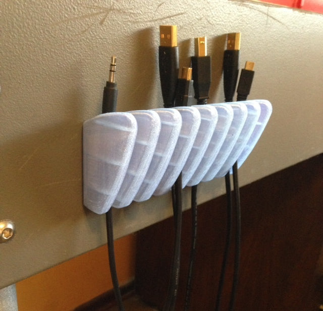USB-kaapelin pidike