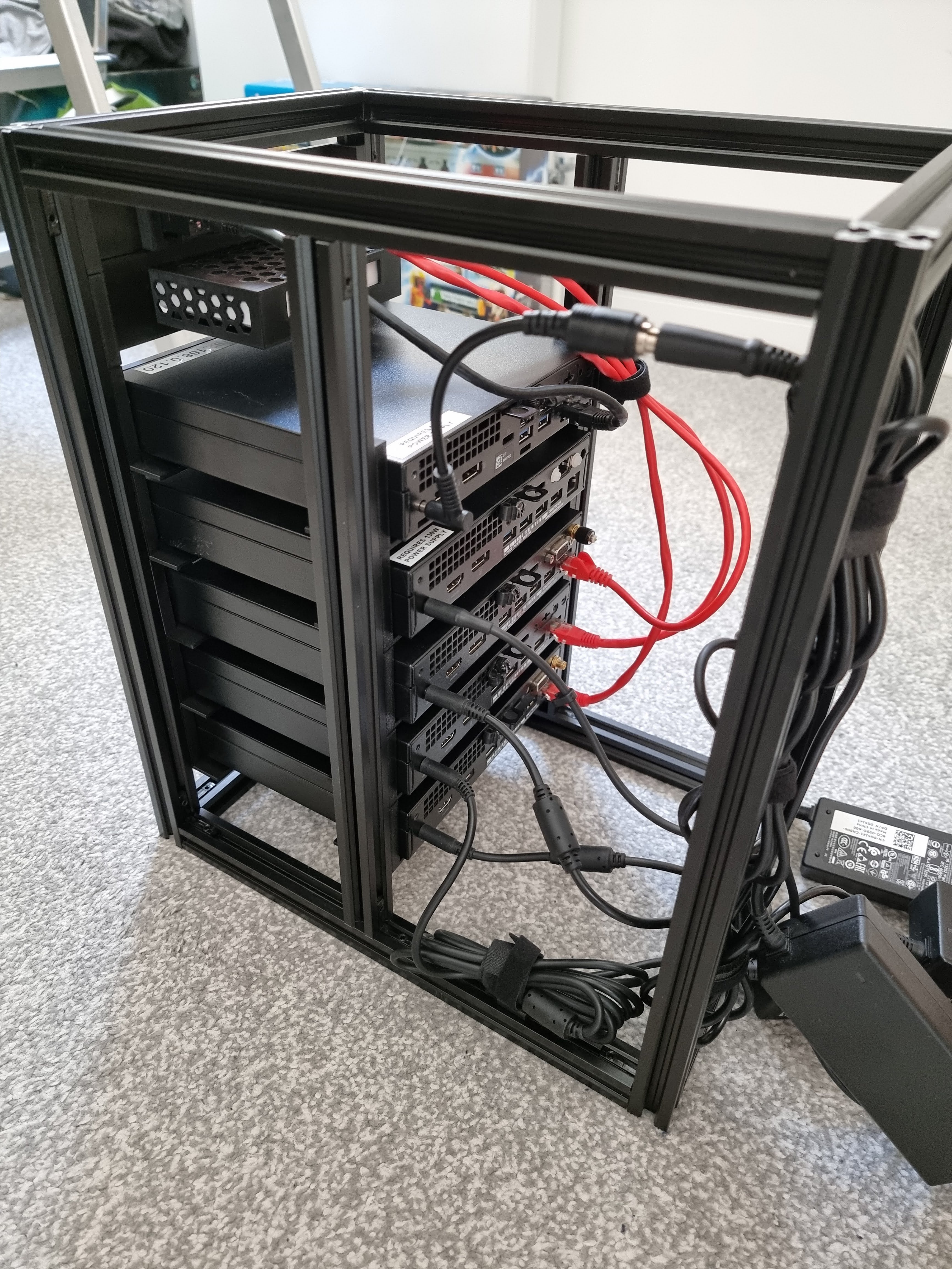 Miniritilä Dell Optiplex MFF -palvelimille