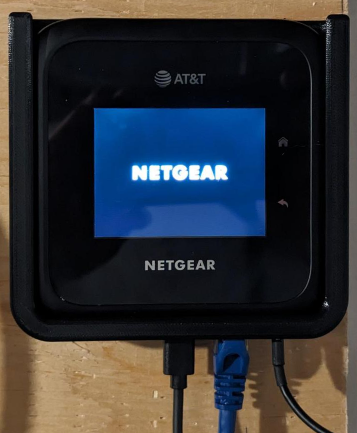 Netgear Nighthawk M6 Pro Seinäteline