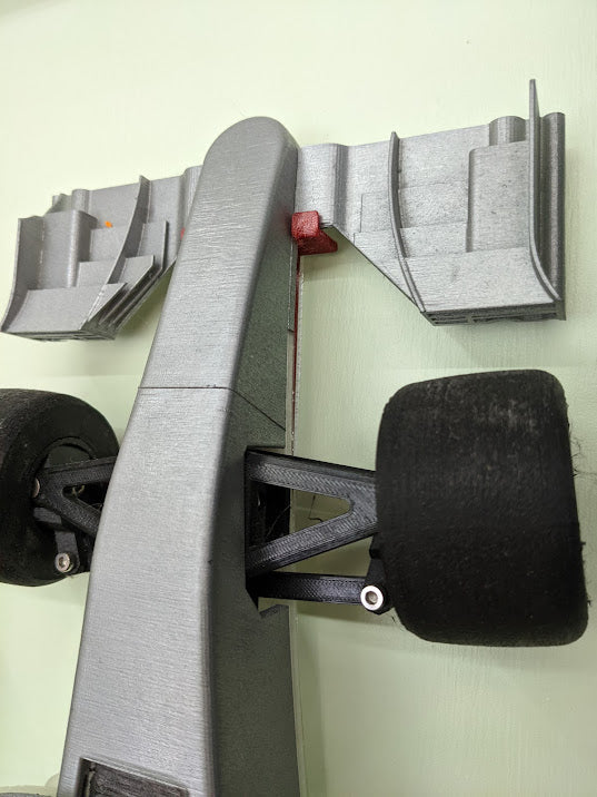 Command-Strip seinäteline OpenRC F1 -autolle