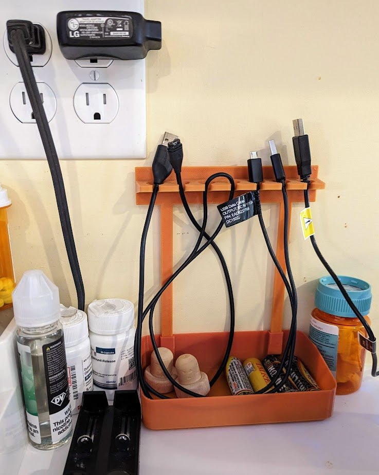 USB-kaapelin pidike ja organisoija