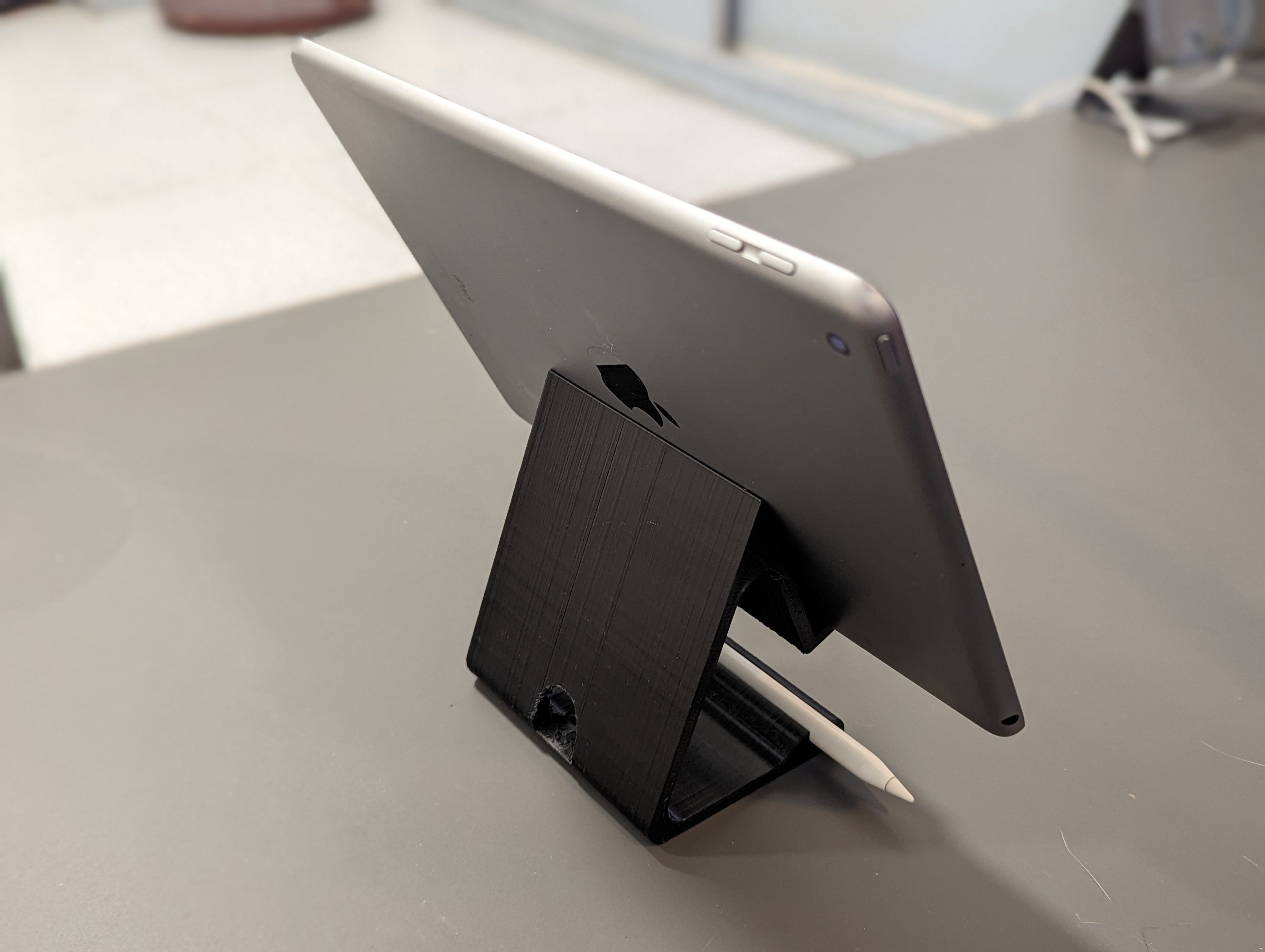 iPad & Apple Pencil -jalusta tableteille ja kynälle
