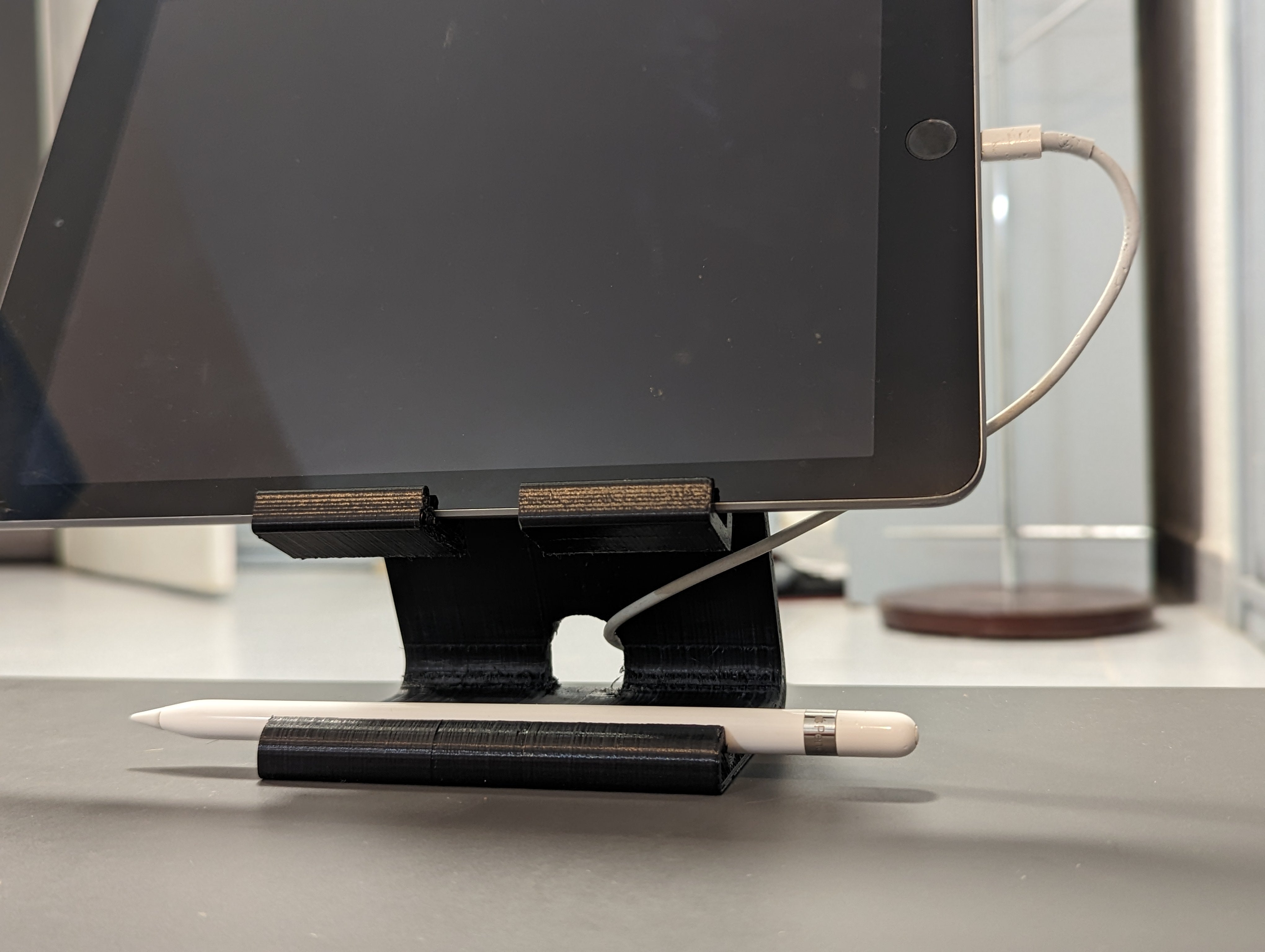 iPad & Apple Pencil -jalusta tableteille ja kynälle