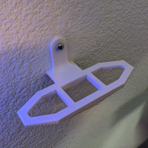 Tyylikäs seinään kiinnitettävä näyttöteline Pinewood Derby -autoille