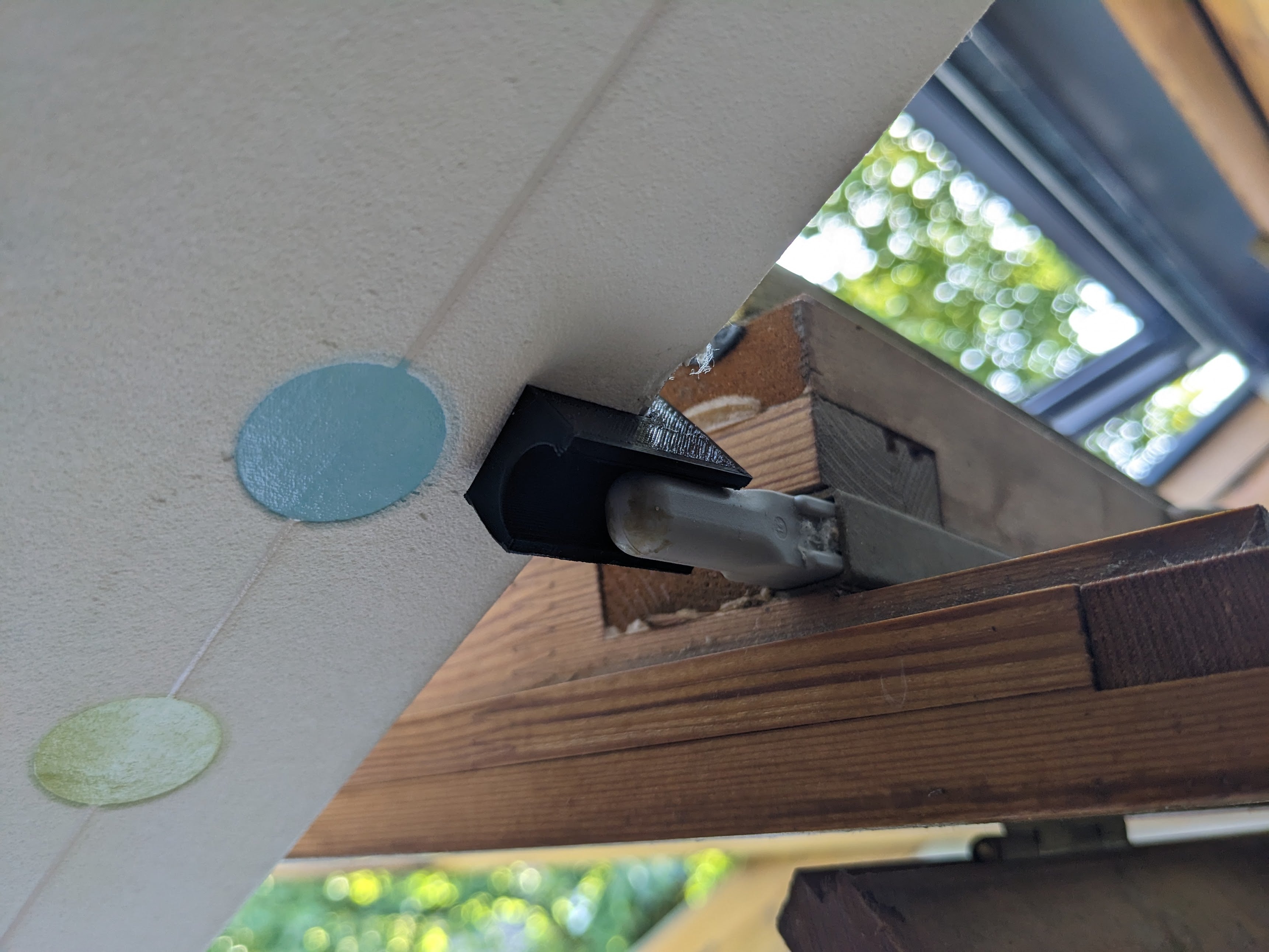 Velux-kannatin kattoikkunoille
