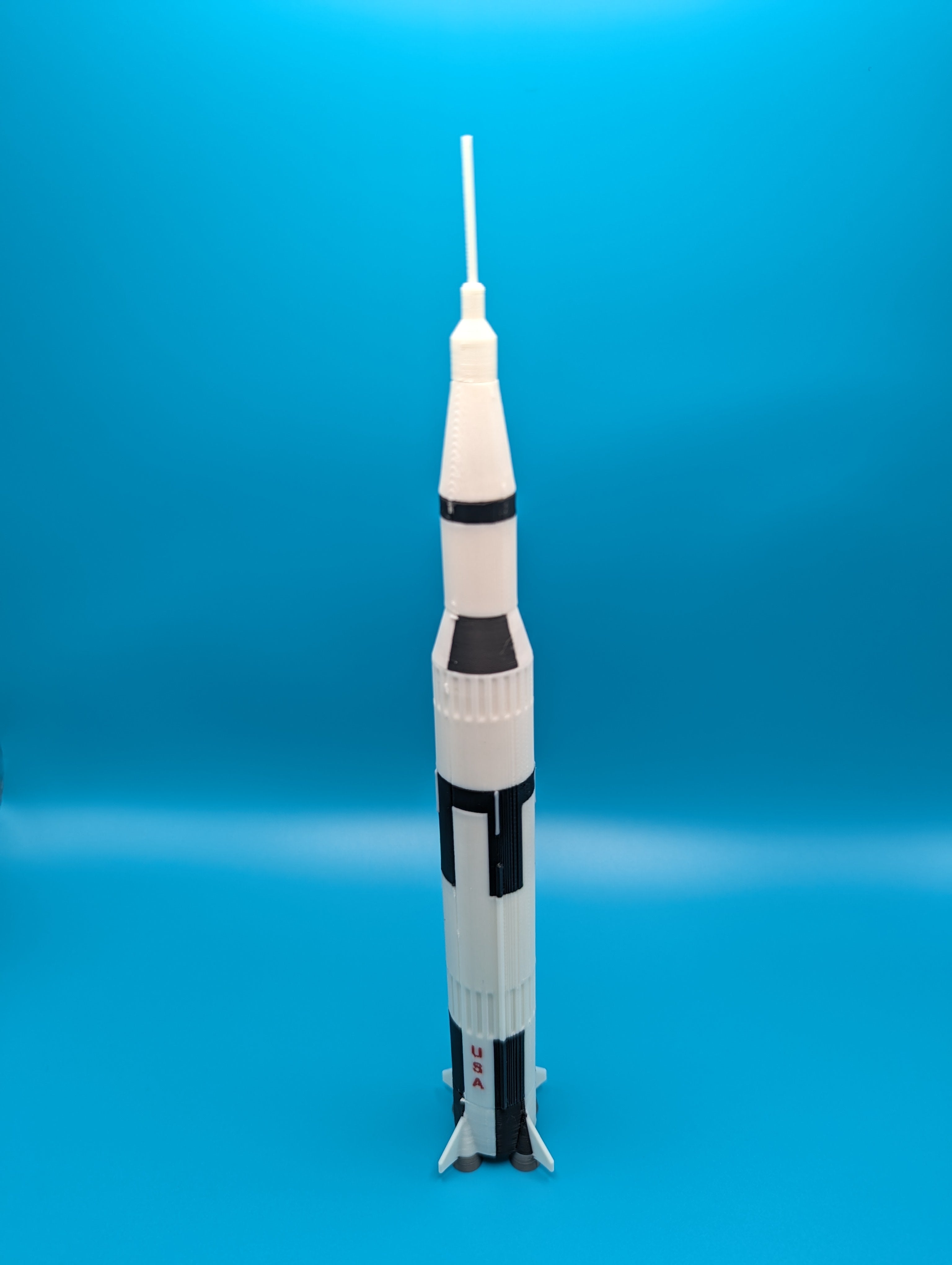 NASA Saturn V miniatyyri rakettimallipakkaus