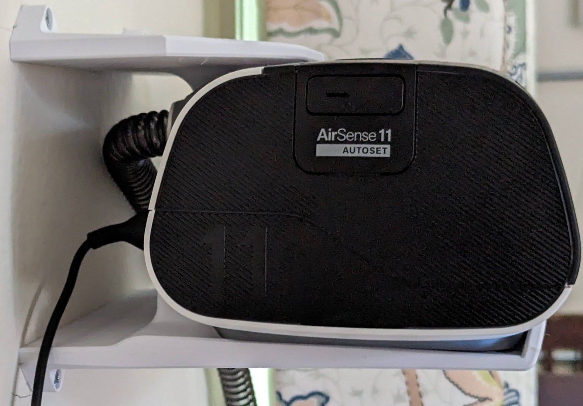 Seinäkiinnike ResMed AirSense 11 CPAP-laitteelle