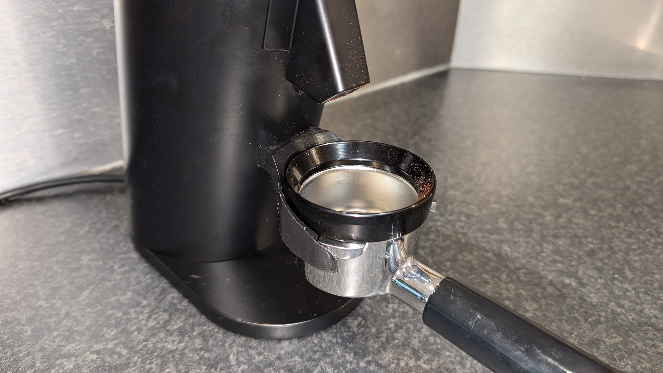 54 mm:n Portafilter-pidike Turin DF54 -kahvimyllylle