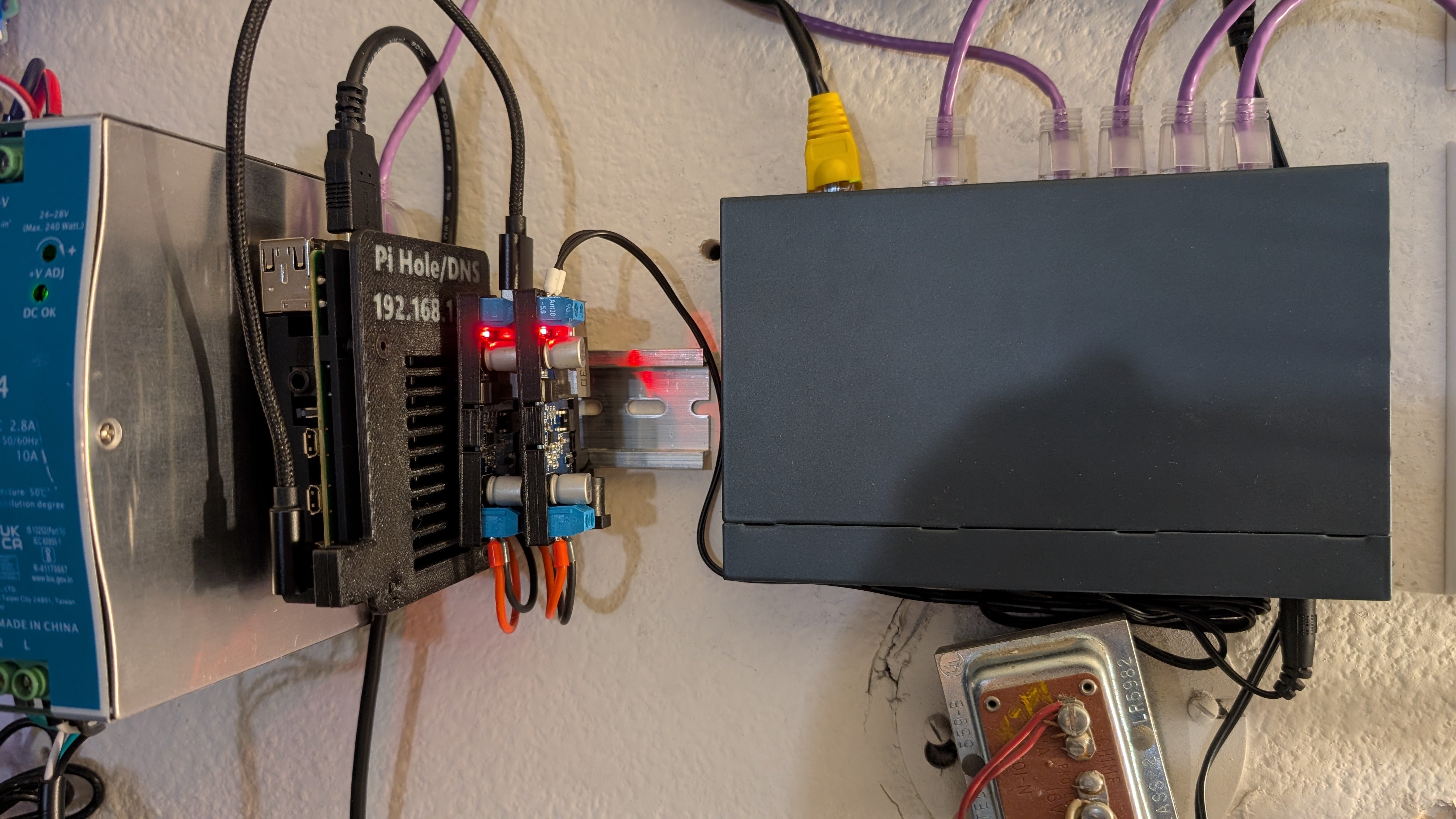 DIN-kiskoasennuskiinnike 5 V:n USB Buck -muuntimelle