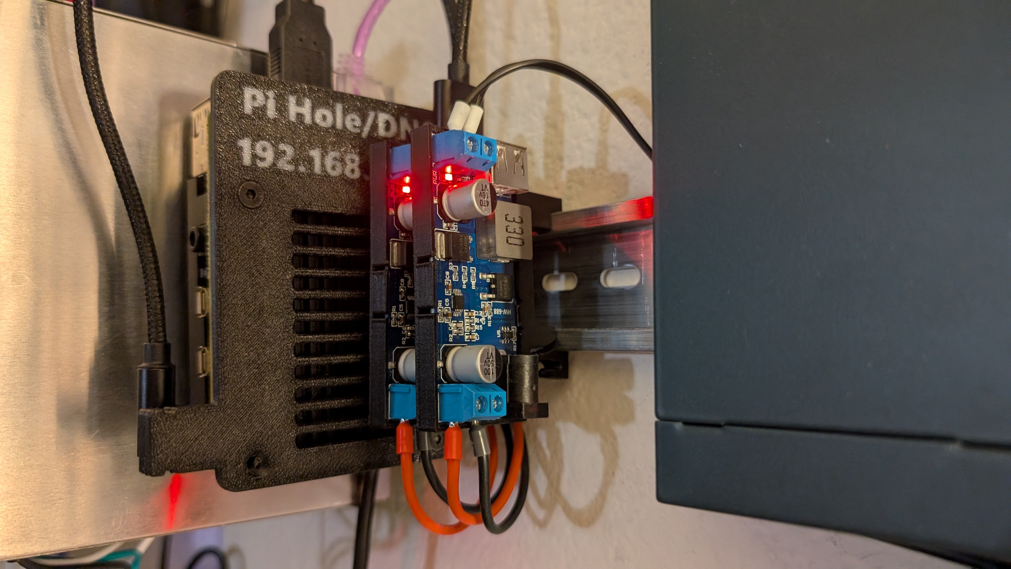 DIN-kiskoasennuskiinnike 5 V:n USB Buck -muuntimelle