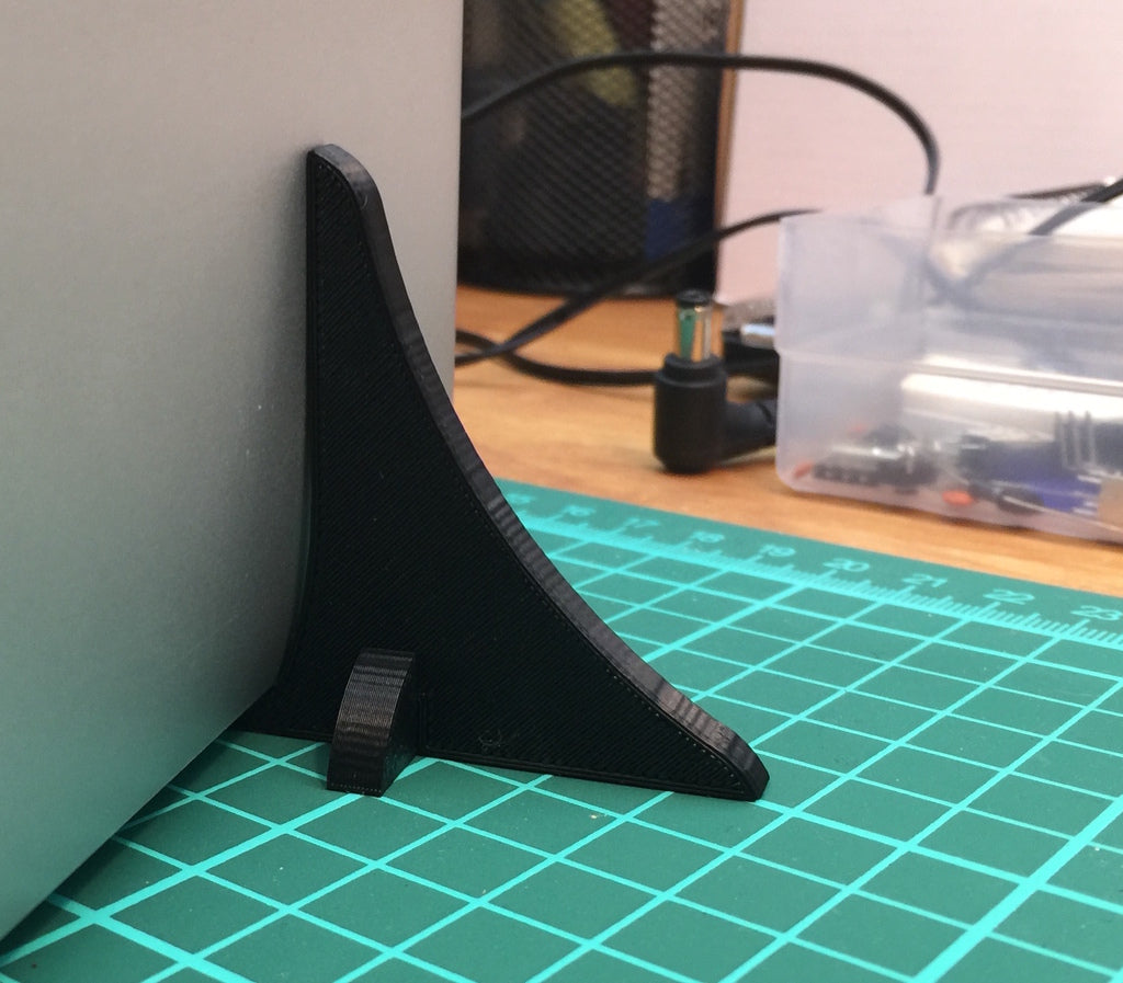 Pystyteline MacBook Pro 15" Retina -kannettavalle (18 mm)
