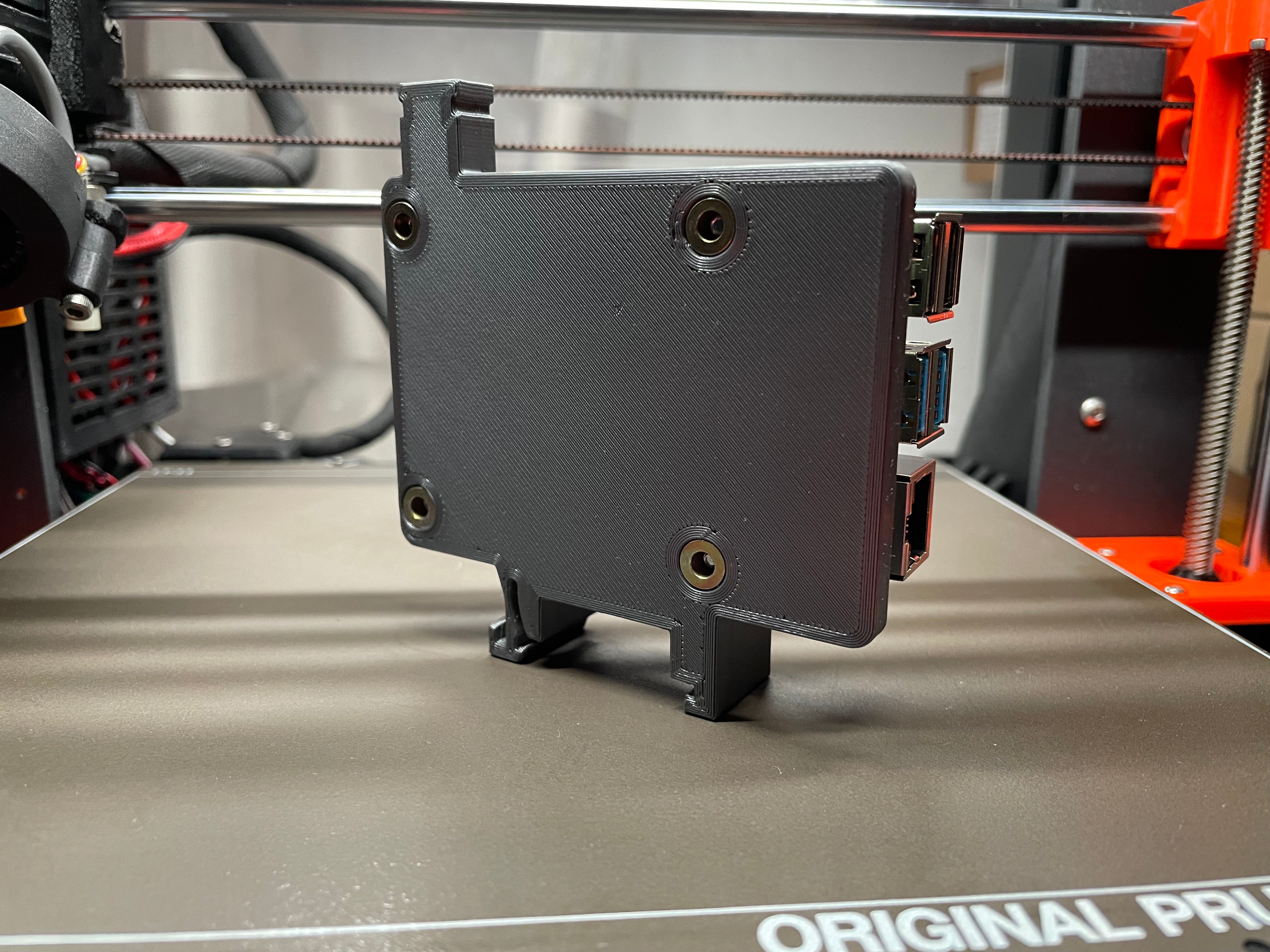 Raspberry Pi 4 / Pi 5 DIN-kiskoteline M3-rivetti-rouveilla