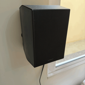 Seinäkiinnike Samsung Soundbar Q930B & Q930C takakaiuttimille
