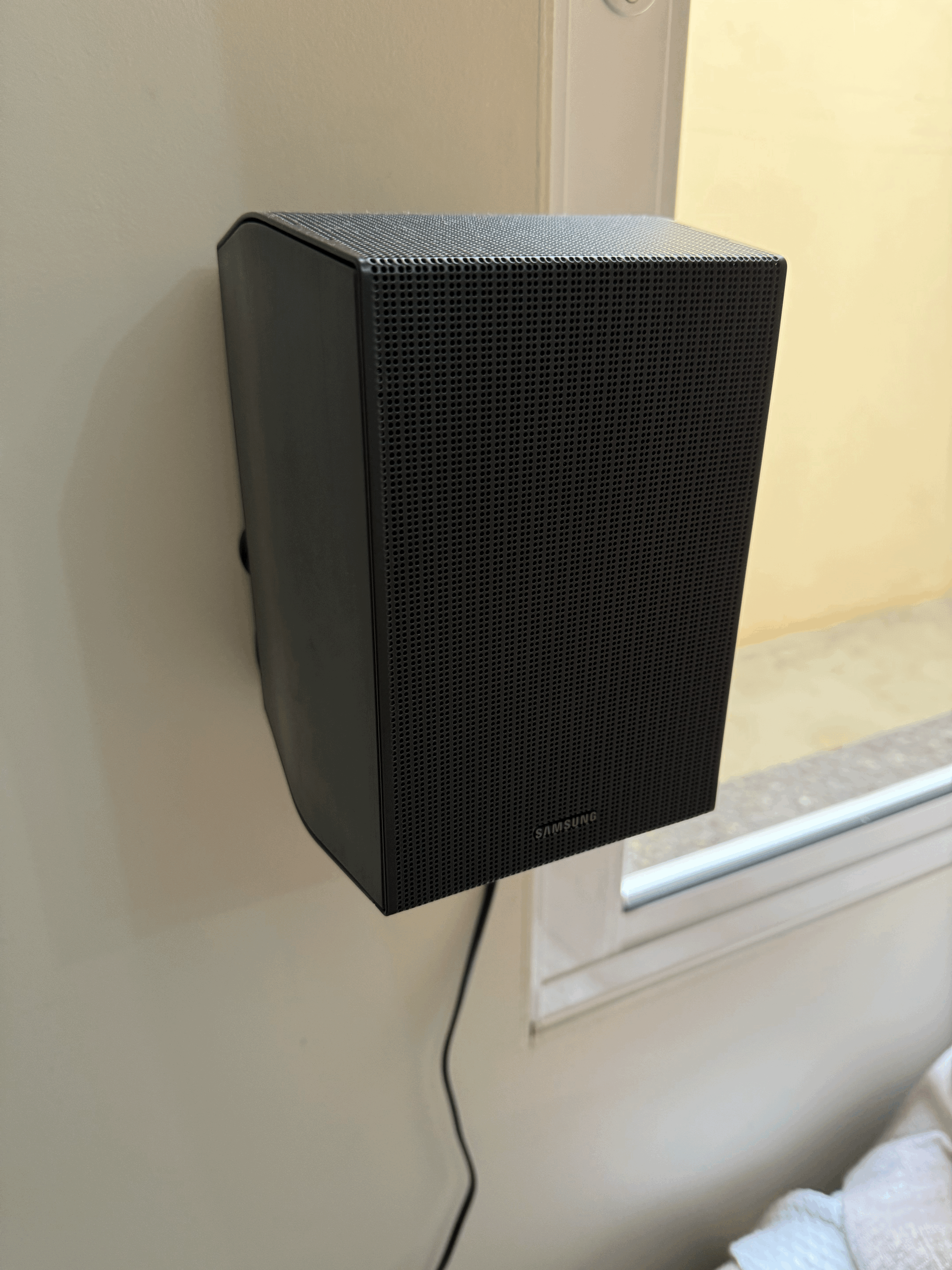 Seinäteline takakaiuttimille Samsung Soundbar Q930B Q930C:lle