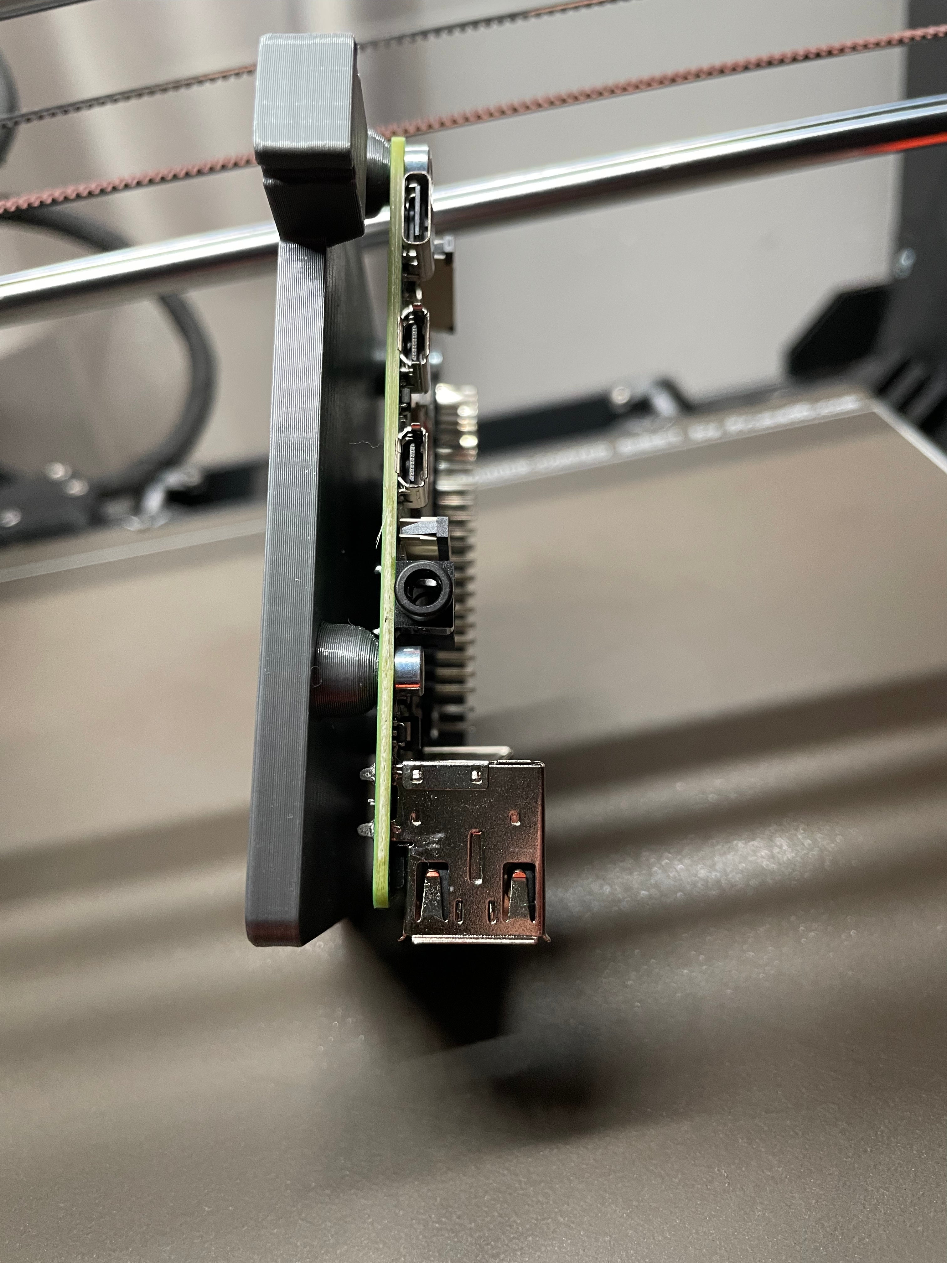 Raspberry Pi 4 / Pi 5 DIN-kiskoteline M3-rivetti-rouveilla