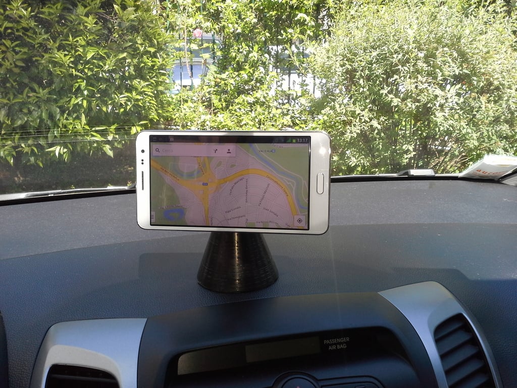 Magneettinen kiinnitys älypuhelimille autoissa