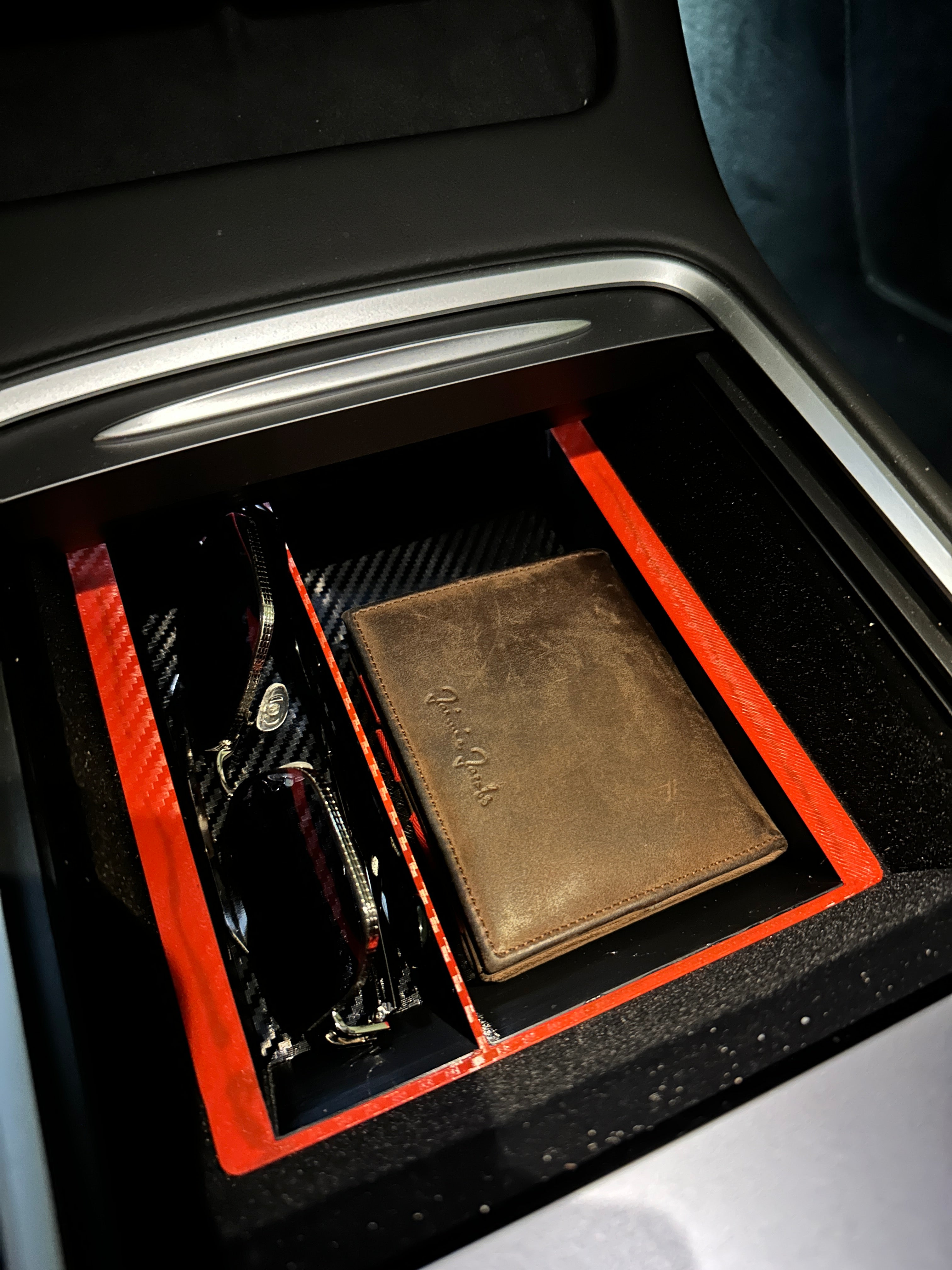 Tesla Model 3 / Y konsolin vetolaatikko vuodesta 2021 alkaen mallit