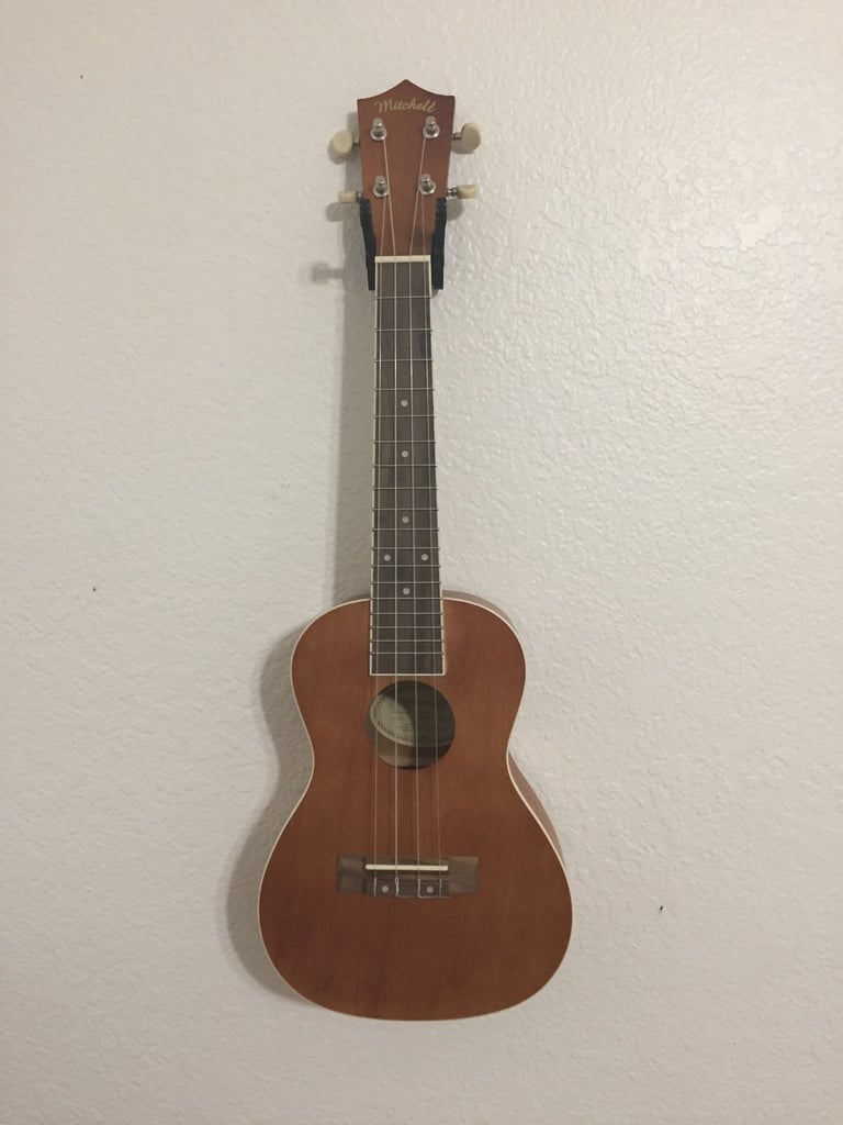 Ukulele-seinäteline ukulele-tyylillä