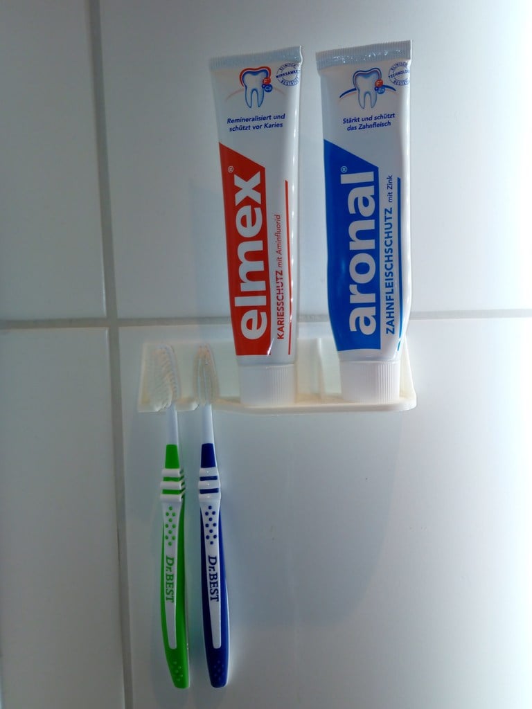 Ruuviton hammasharjateline eri harjatyypeille