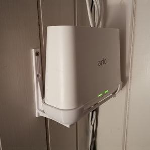Arlo-jalustakiinnike seinäkiinnikkeellä