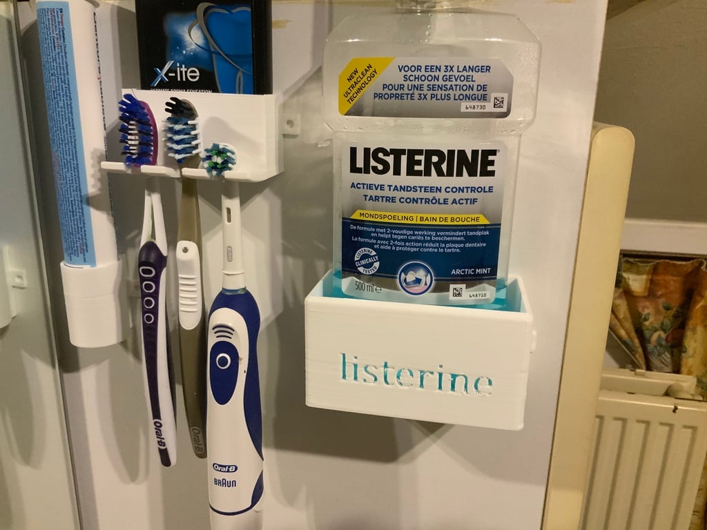 Kylpyhuoneen järjestäjä hammasharjalle ja suuvedelle
