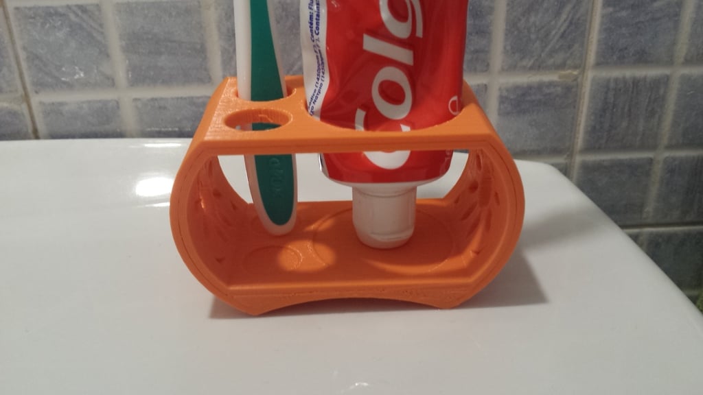 Kylpyhuonetarvike: hammasharja ja hammastahnapidike