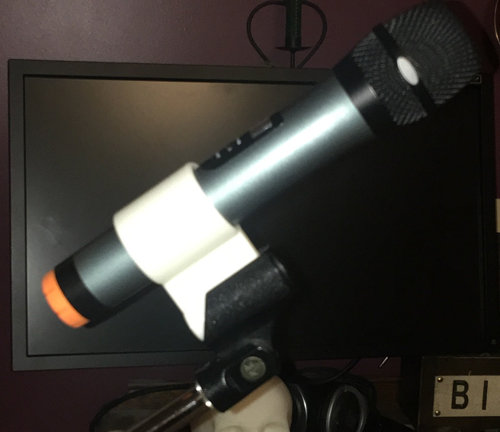 Adapteri mikrofonitelineelle suuremmille langattomille mikrofoneille