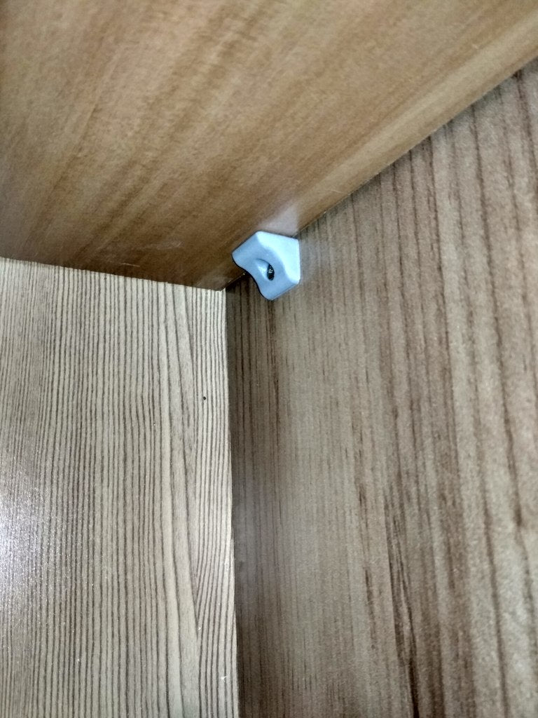 Yksinkertaiset hyllytelineet IKEA-huonekaluihin