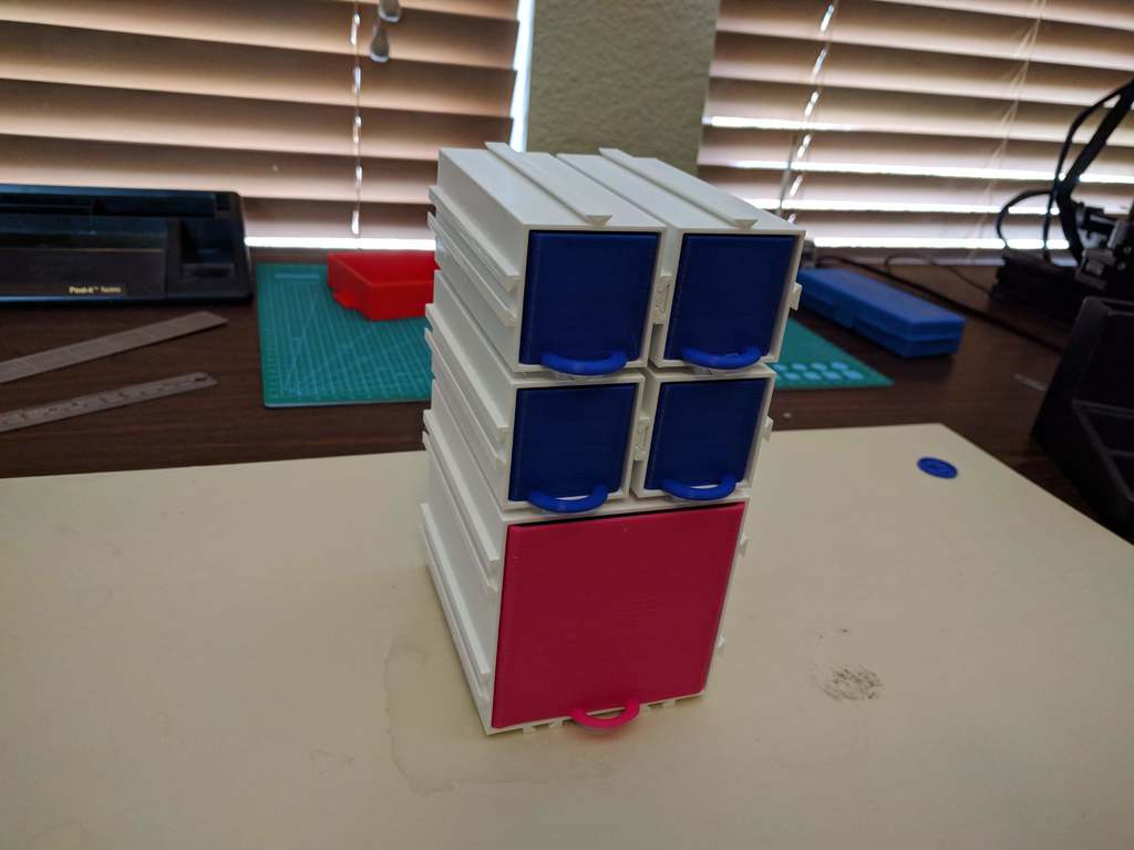 Toinen modulaarinen lukittava laatikkosarja
