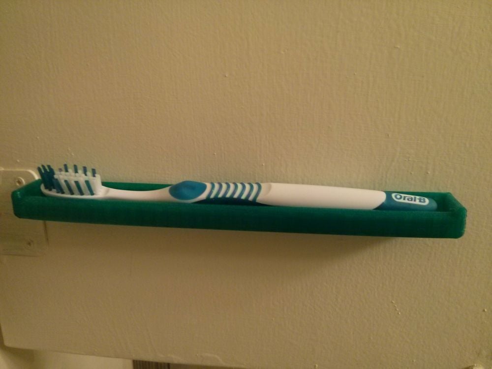 Tilaa säästävä hammasharjan pidike