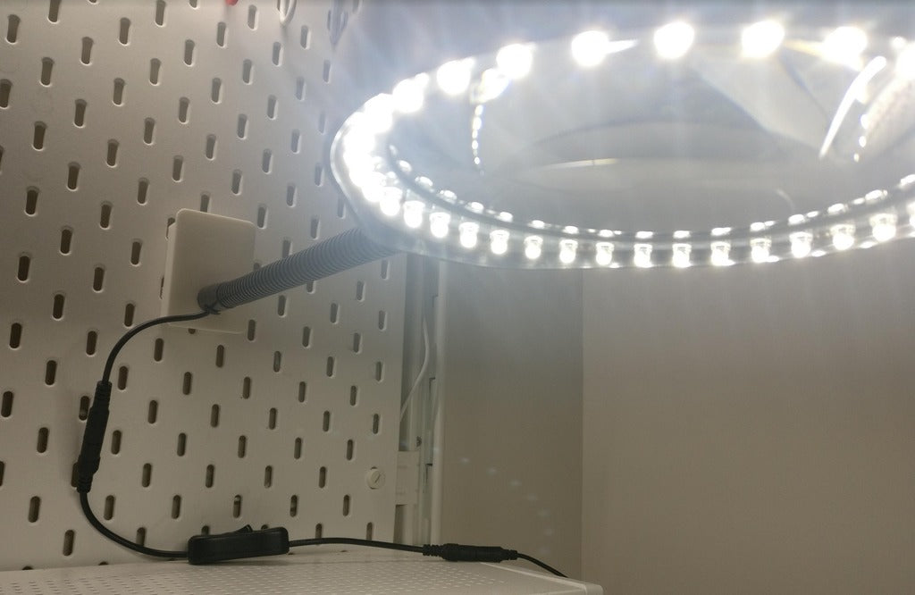 Suurennuslasi LED-lampun pidike IKEA Skadis Pegboardille