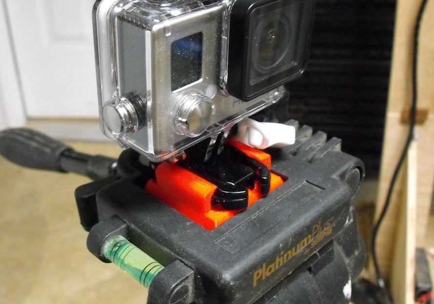 GoPro kolmijalkasovittimen kiinnitys