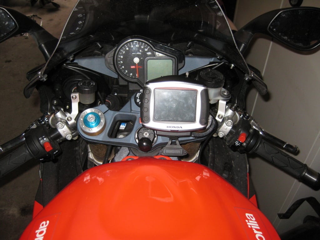 Garmin Zumo 550 GPS-haarukkateline moottoripyörään