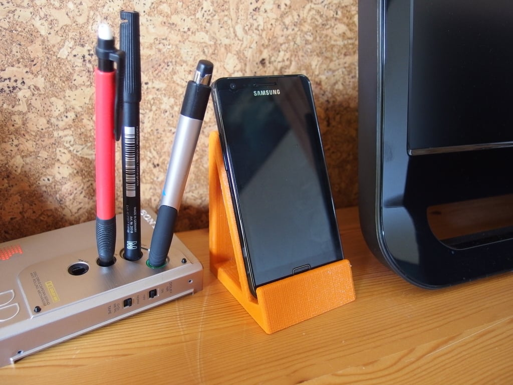 Älypuhelimen/tabletin pidike työpöydälle