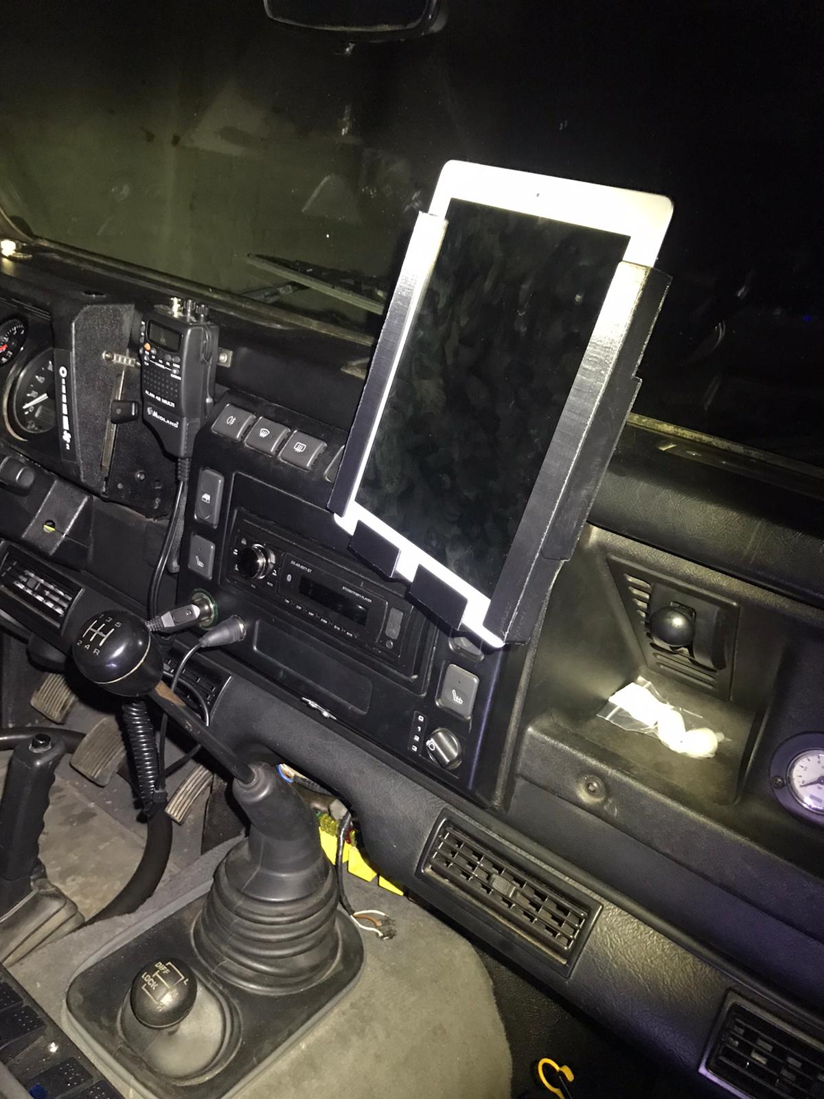 Säädettävä tabletti-/iPad-teline autolle, jossa on RAM-kiinnitys