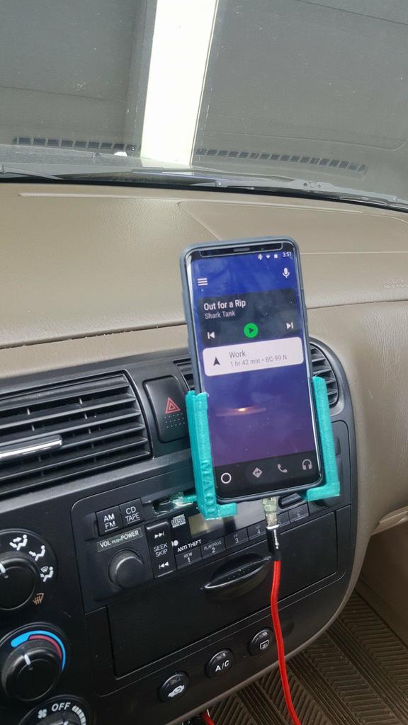 Galaxy S9 Plus -teline Honda Civicille CD-paikalla