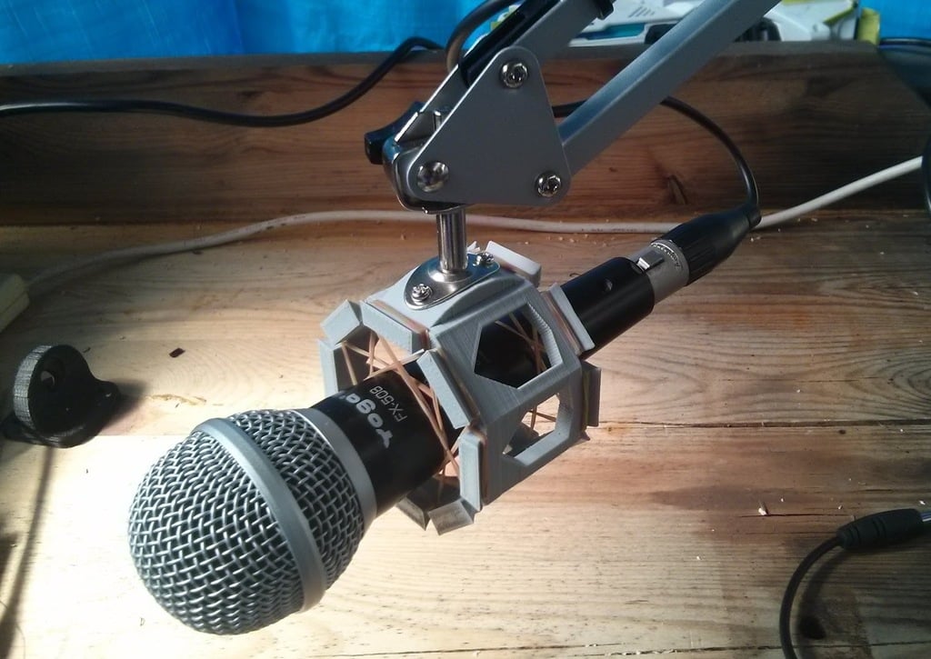 Mikrofonin iskuteline Ikean tertiaalilampulle