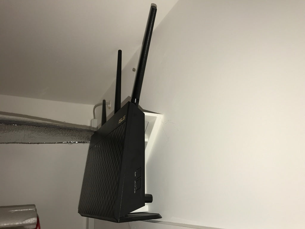 Seinäteline ASUS RT-AC68U reitittimelle