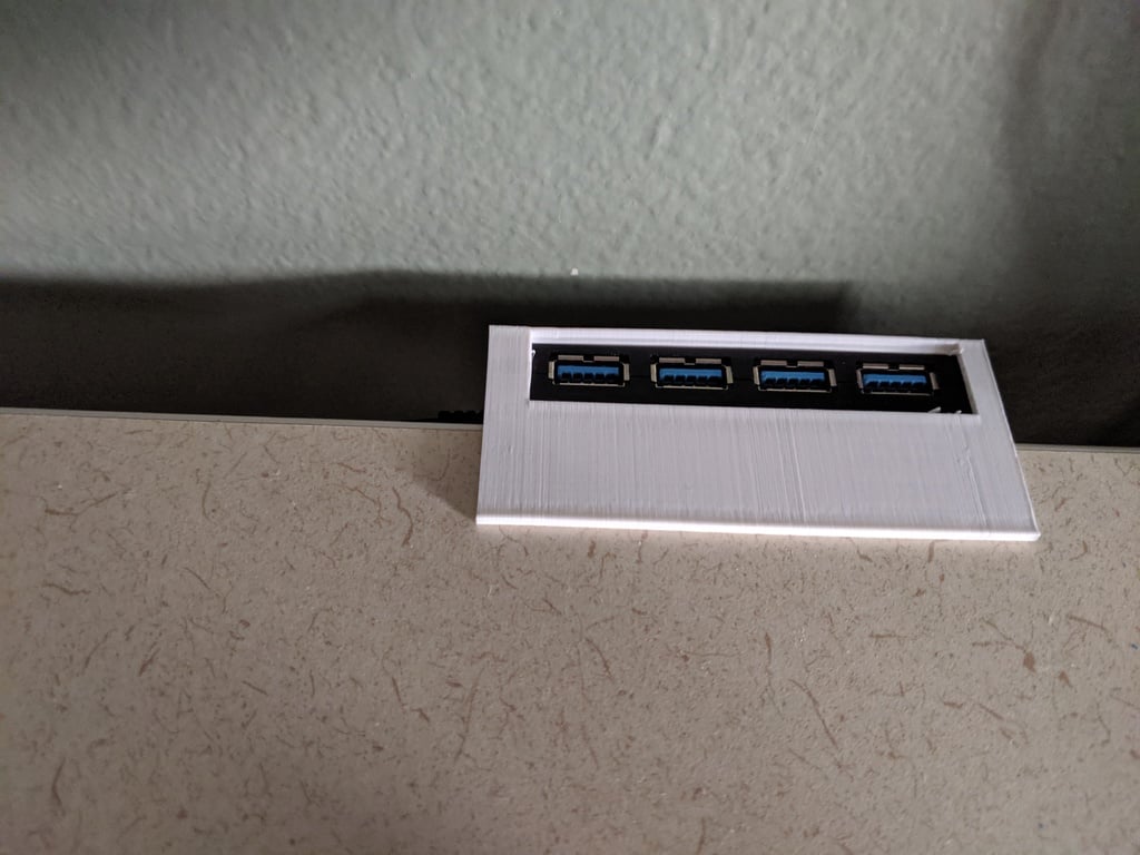 USB-keskittimen pidike pöytätelineeseen