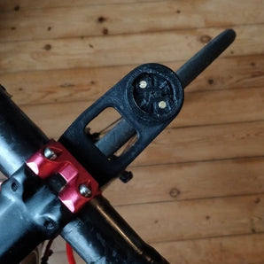 Garmin Edge GPS-teline, jossa on lisävaruste kameran ja lampun tuelle