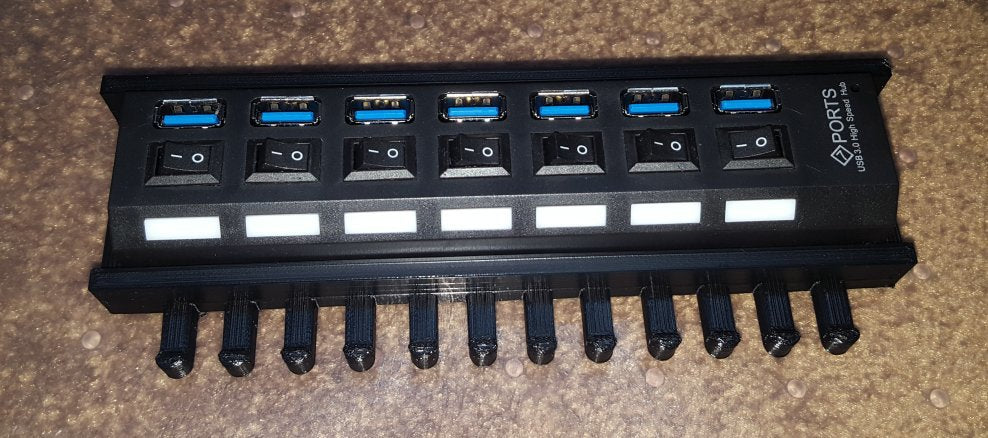 7-porttinen USB-keskittimen pidike johdinohjaimella